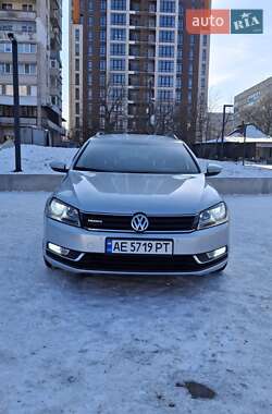 Універсал Volkswagen Passat 2013 в Дніпрі