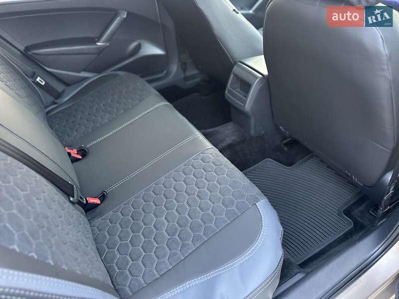 Седан Volkswagen Passat 2015 в Одессе фото 24 Седан Volkswagen Passat 2015 в Одессе