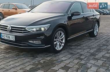 Седан Volkswagen Passat 2019 в Хусті