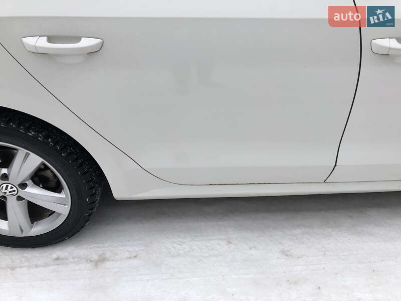 Седан Volkswagen Passat 2014 в Ирпене