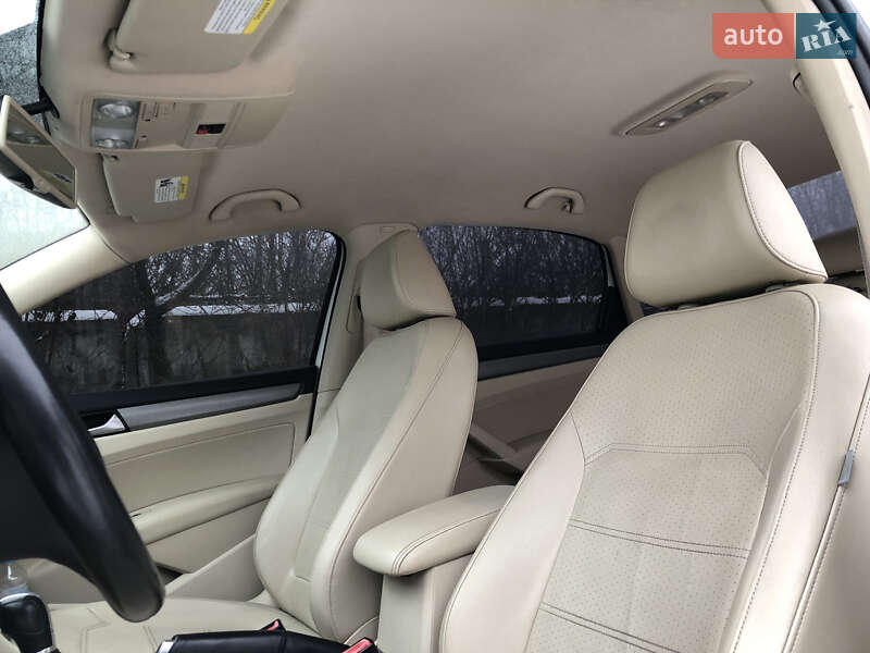Седан Volkswagen Passat 2014 в Ирпене