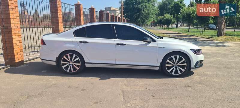 Седан Volkswagen Passat 2015 в Кривом Роге