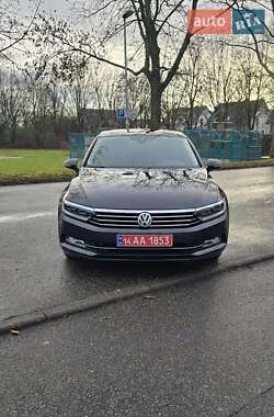Седан Volkswagen Passat 2016 в Киеве