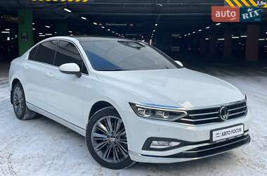 Седан Volkswagen Passat 2023 в Киеве