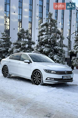 Седан Volkswagen Passat 2015 в Киеве