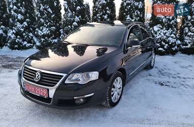 Седан Volkswagen Passat 2009 в Ровно