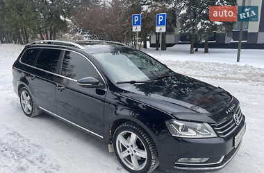 Універсал Volkswagen Passat 2013 в Житомирі