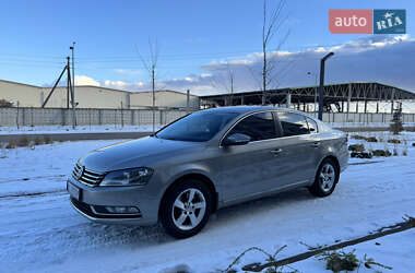 Седан Volkswagen Passat 2012 в Львові
