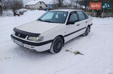 Седан Volkswagen Passat 1995 в Теребовлі