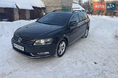 Універсал Volkswagen Passat 2011 в Житомирі