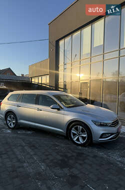 Універсал Volkswagen Passat 2021 в Луцьку