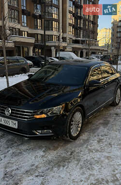 Седан Volkswagen Passat 2015 в Софиевской Борщаговке