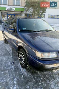 Седан Volkswagen Passat 1995 в Надворной