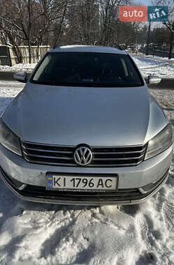 Універсал Volkswagen Passat 2012 в Києві