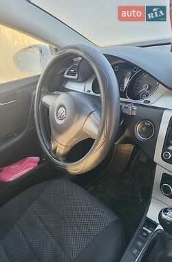 Универсал Volkswagen Passat 2011 в Обухове
