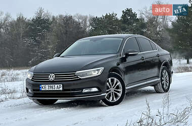 Седан Volkswagen Passat 2017 в Днепре