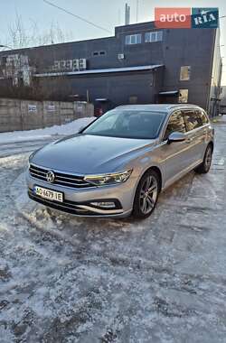 Универсал Volkswagen Passat 2020 в Ужгороде