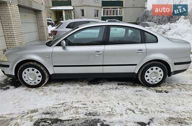 Седан Volkswagen Passat 2002 в Рівному
