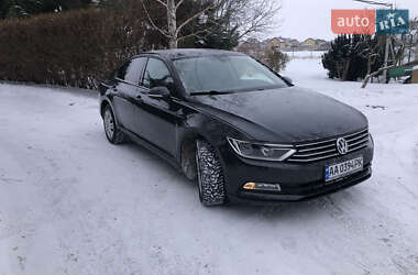 Седан Volkswagen Passat 2015 в Киеве