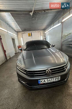 Седан Volkswagen Passat 2017 в Києві