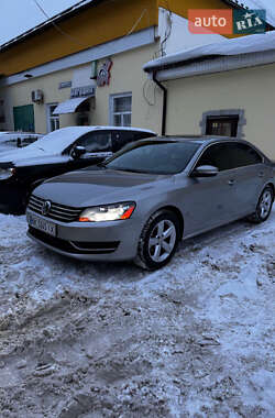 Седан Volkswagen Passat 2013 в Ровно
