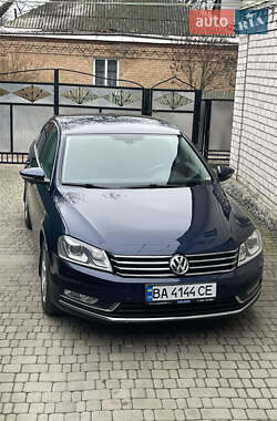 Седан Volkswagen Passat 2012 в Новоукраинке