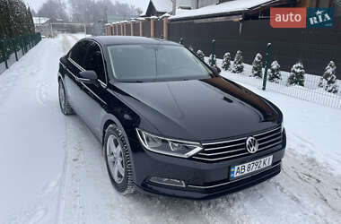 Седан Volkswagen Passat 2017 в Виннице