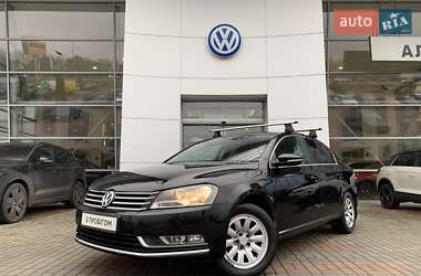 Седан Volkswagen Passat 2013 в Львове