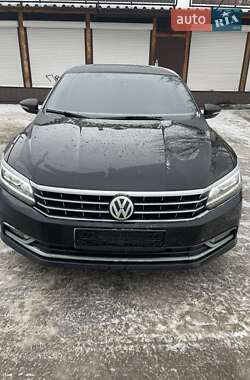 Седан Volkswagen Passat 2017 в Киеве