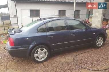 Седан Volkswagen Passat 1997 в Бучаче