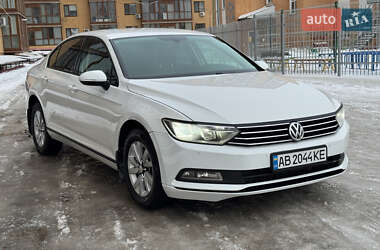 Седан Volkswagen Passat 2016 в Виннице