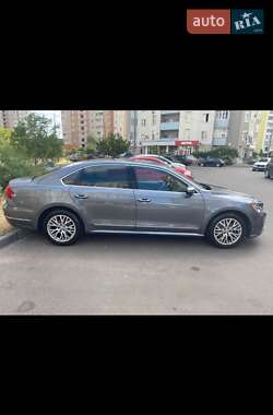 Седан Volkswagen Passat 2015 в Киеве
