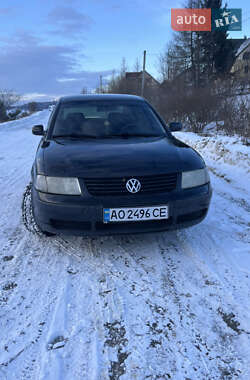 Седан Volkswagen Passat 1998 в Сколе