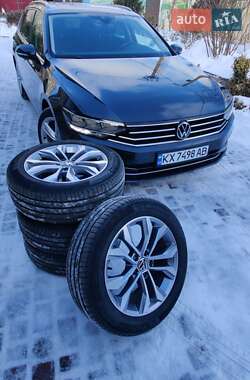 Универсал Volkswagen Passat 2020 в Краснограде