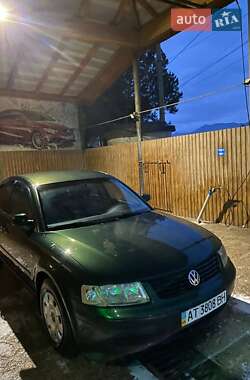 Седан Volkswagen Passat 1998 в Ворохті
