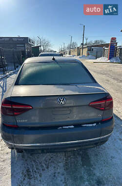 Седан Volkswagen Passat 2018 в Ровно