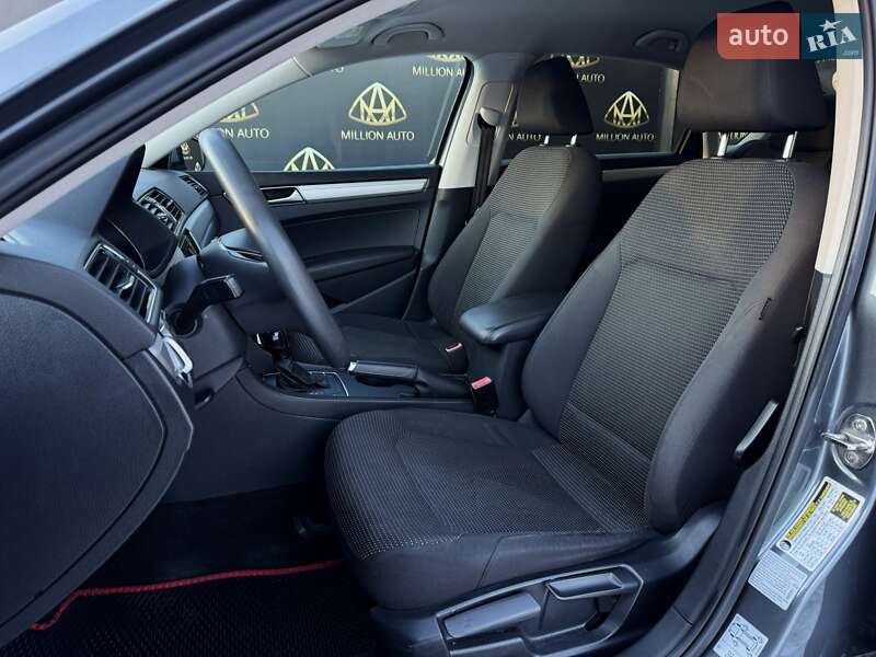 Седан Volkswagen Passat 2015 в Киеве фото 10 Седан Volkswagen Passat 2015 в Киеве
