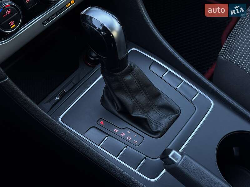 Седан Volkswagen Passat 2015 в Киеве фото 28 Седан Volkswagen Passat 2015 в Киеве