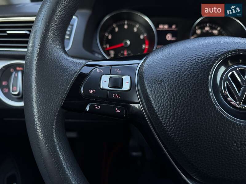 Седан Volkswagen Passat 2015 в Киеве фото 21 Седан Volkswagen Passat 2015 в Киеве