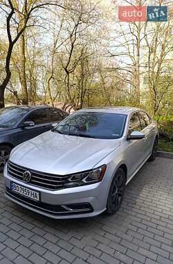 Седан Volkswagen Passat 2016 в Тернополе