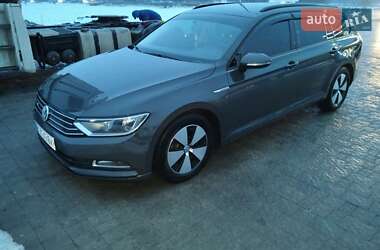 Універсал Volkswagen Passat 2016 в Львові