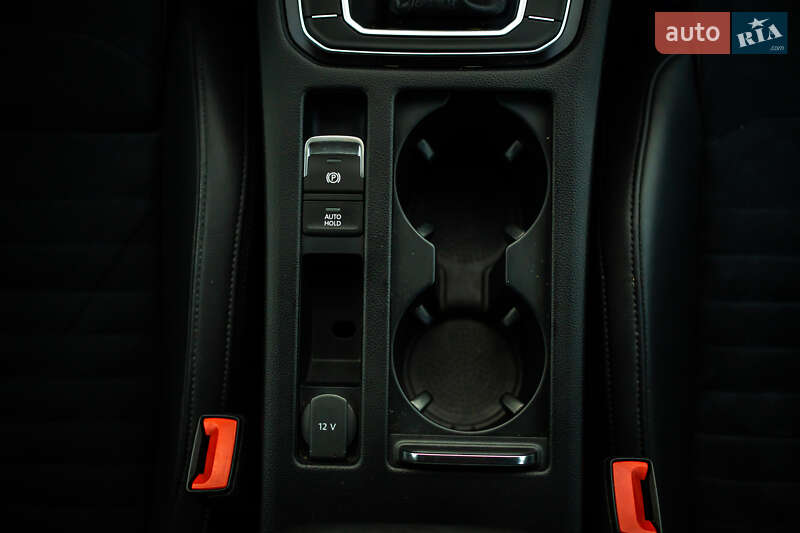 Универсал Volkswagen Passat 2019 в Луцке фото 72 Универсал Volkswagen Passat 2019 в Луцке