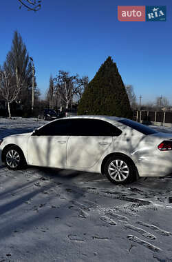 Седан Volkswagen Passat 2014 в Кам'янському
