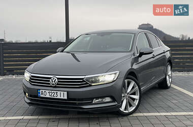 Седан Volkswagen Passat 2015 в Мукачевому