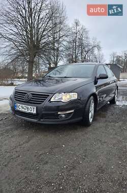 Седан Volkswagen Passat 2005 в Рава-Руській