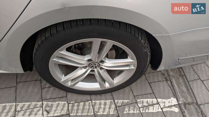 Седан Volkswagen Passat 2015 в Львове