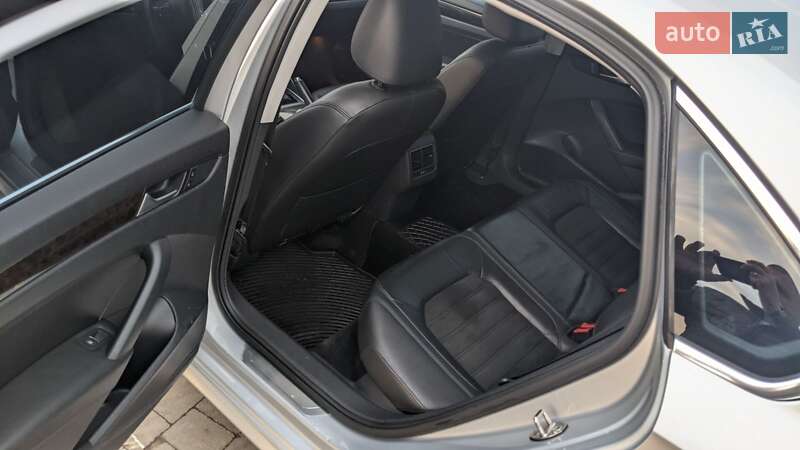 Седан Volkswagen Passat 2015 в Львове