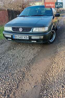 Седан Volkswagen Passat 1995 в Одессе