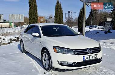 Седан Volkswagen Passat 2015 в Ровно