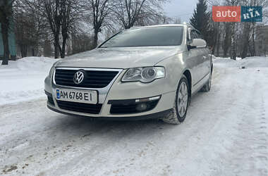 Універсал Volkswagen Passat 2010 в Житомирі
